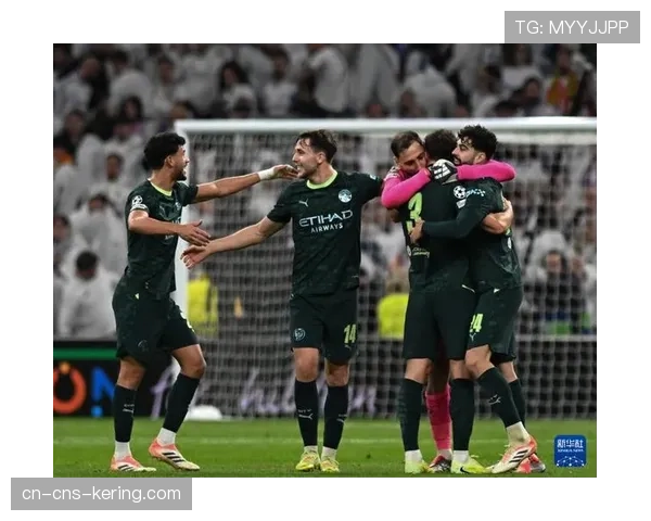 维尼修斯边路突破再造点球，伯纳乌响起热烈掌声。